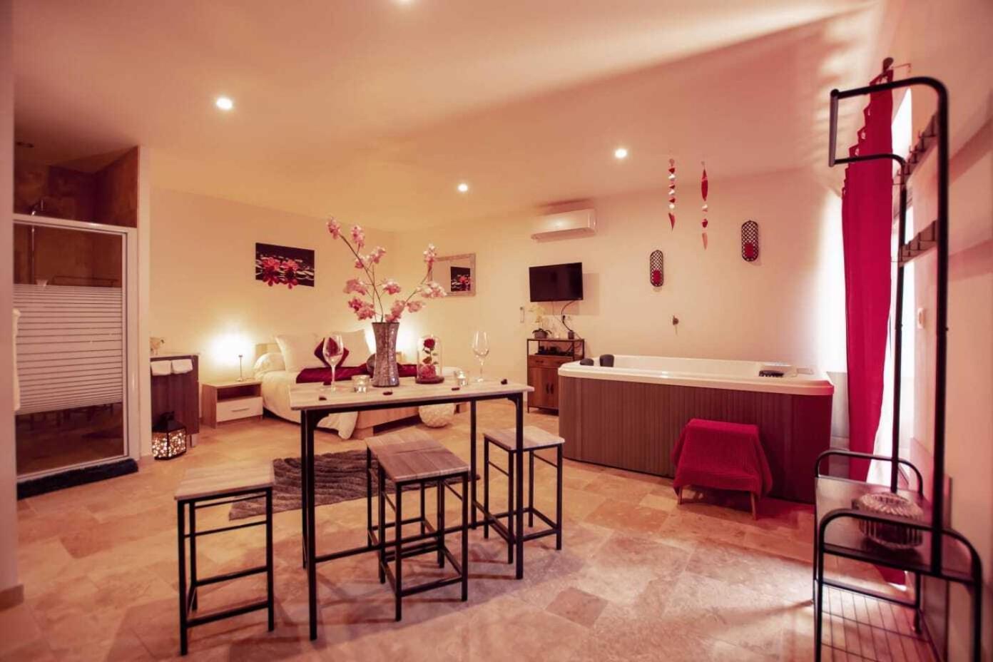 Gites spa de charme L ETOILE SPA Beynac-et-Cazenac Eksteriør billede